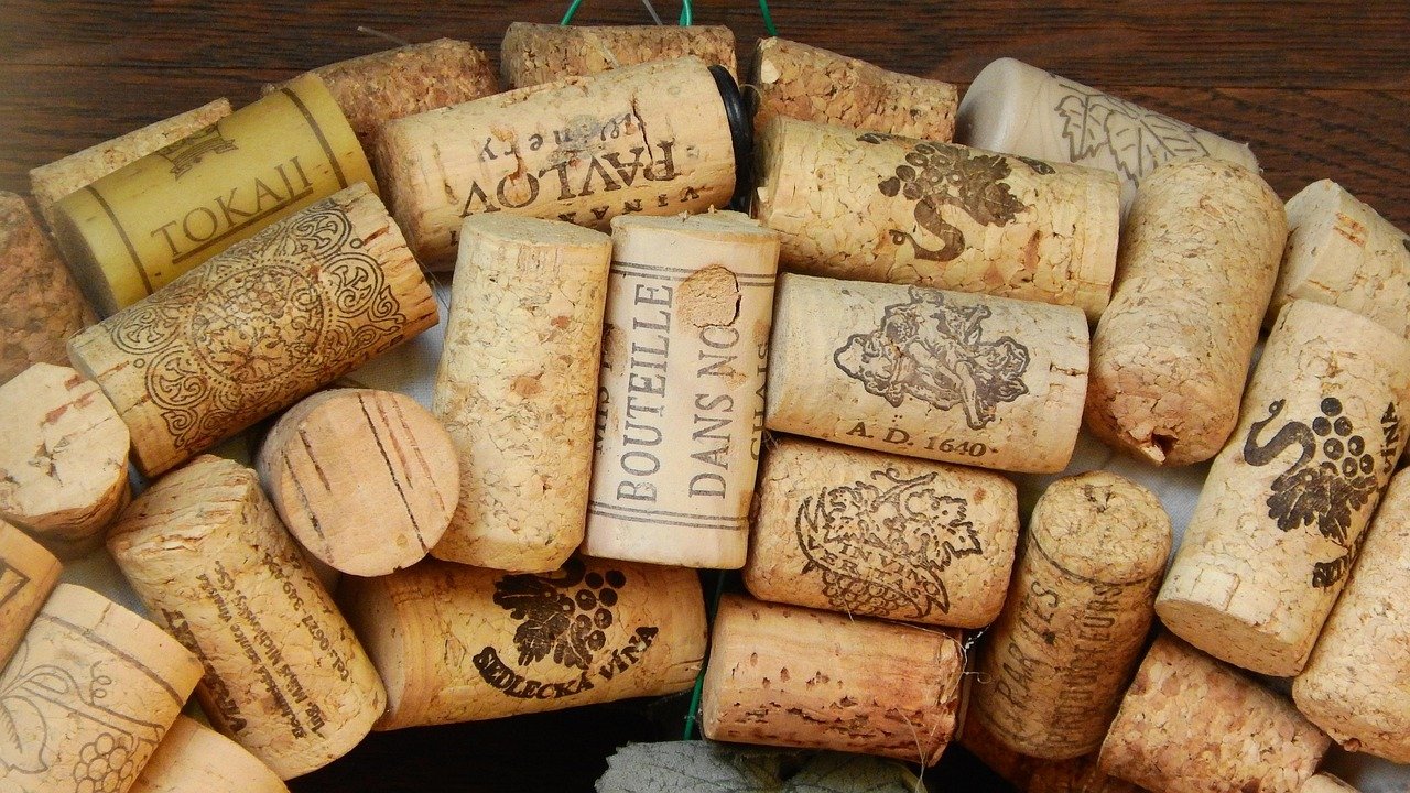 cork stoppers, cork, viticulture, earbuds, the cork from the bottle